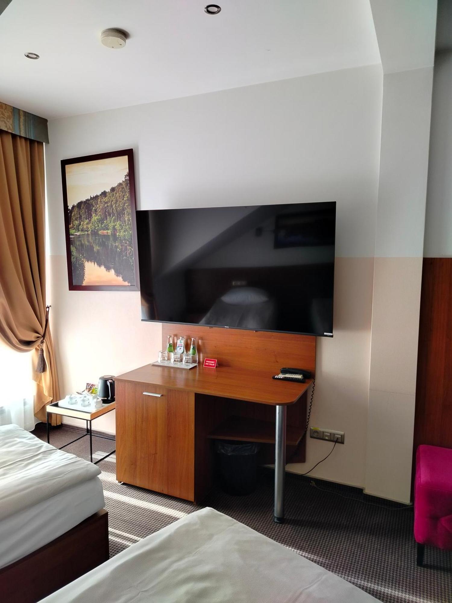 Hotel Sokolowska Airport Modlin Nowy Dwór Mazowiecki Dış mekan fotoğraf