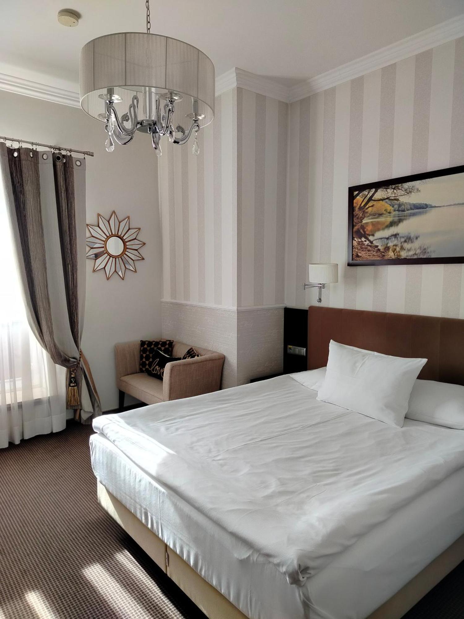 Hotel Sokolowska Airport Modlin Nowy Dwór Mazowiecki Oda fotoğraf