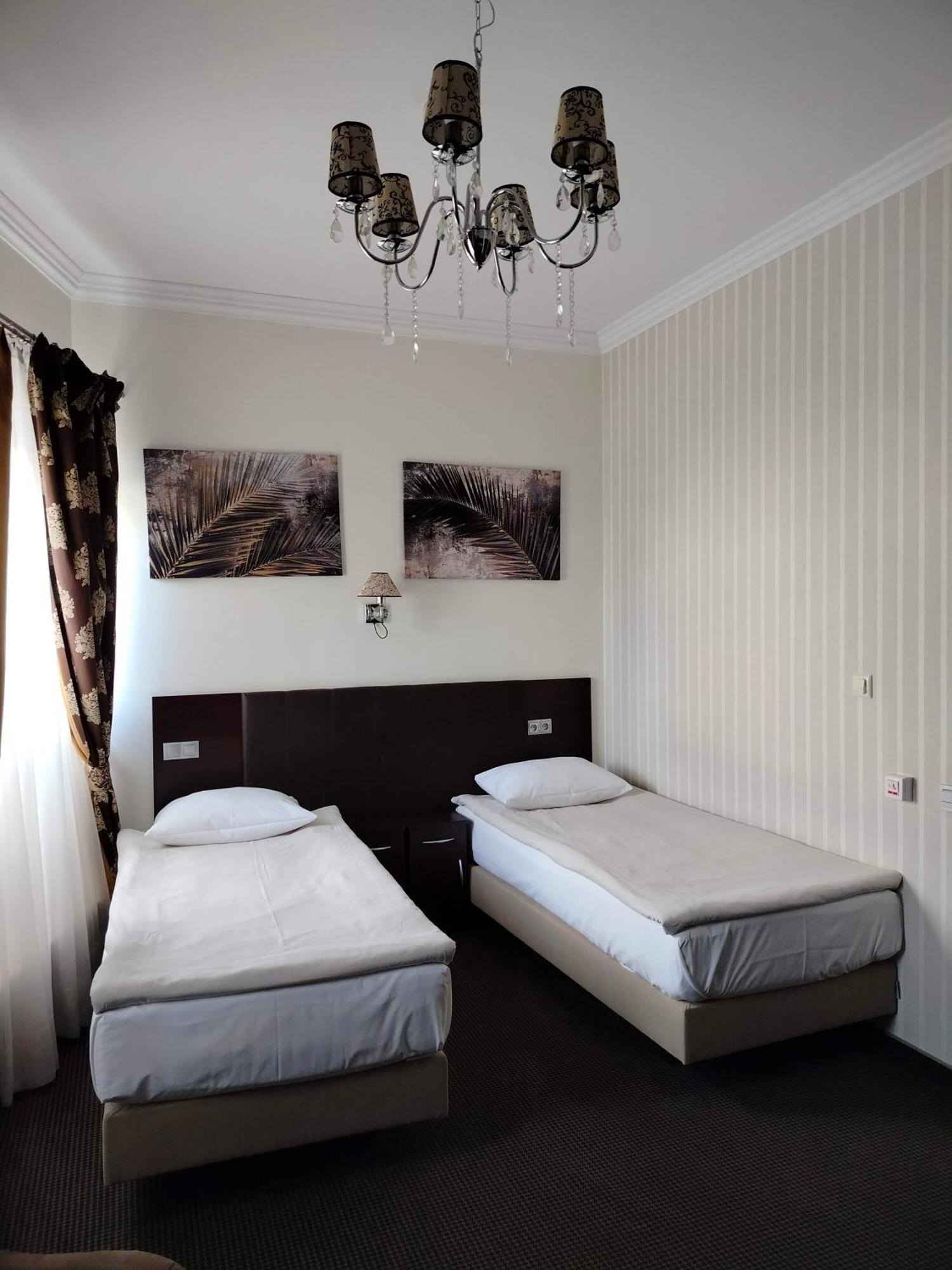 Hotel Sokolowska Airport Modlin Nowy Dwór Mazowiecki Dış mekan fotoğraf